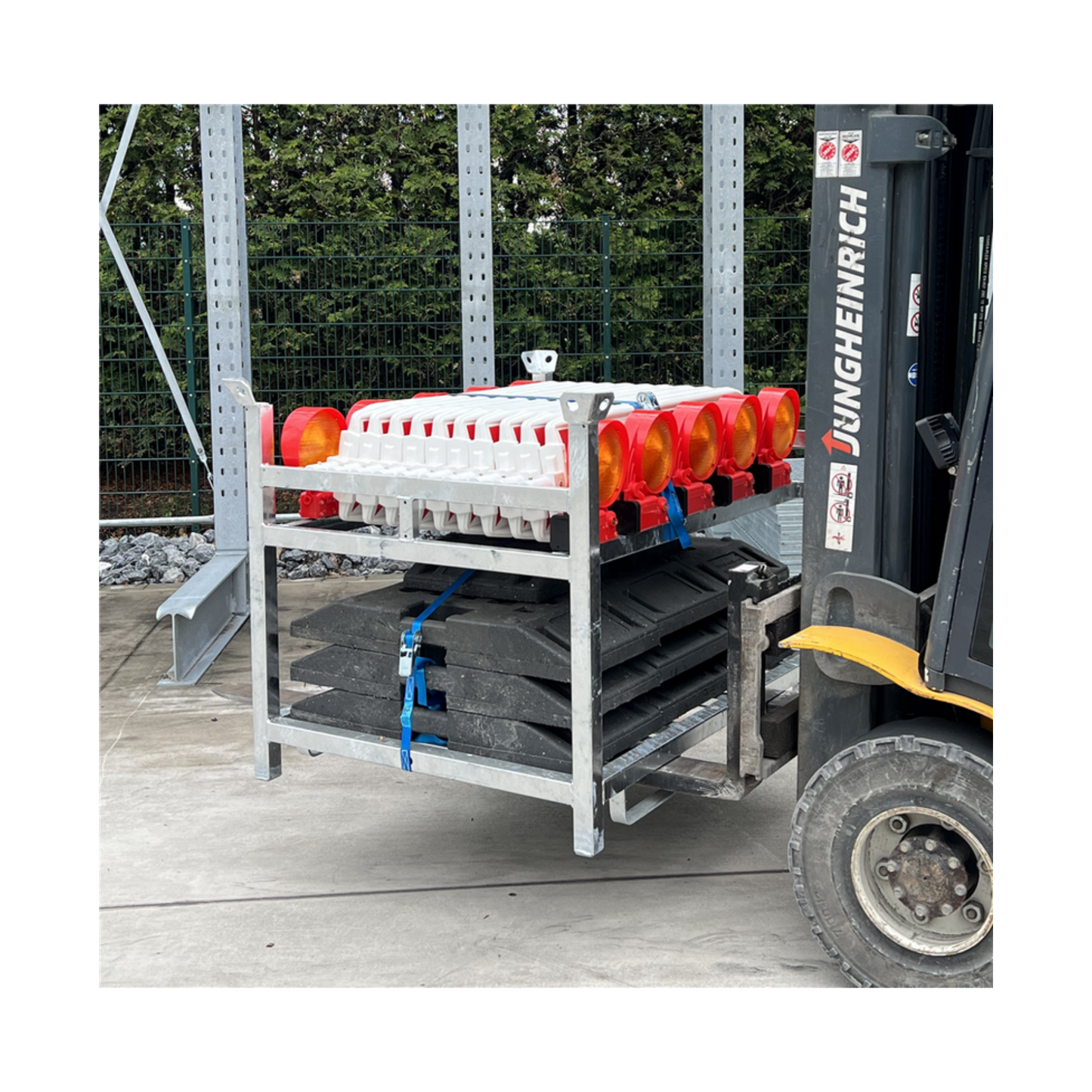 Lager- und Transportpalette für 10 Baken, Fußplatten und Lampen